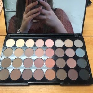 Makeup Revolution Matte Palette